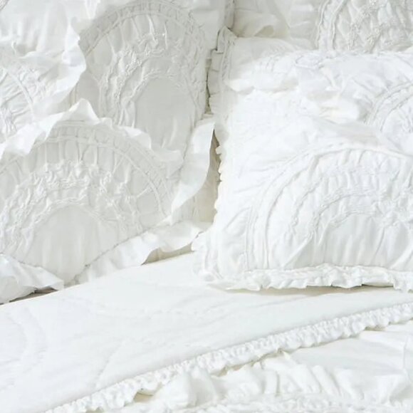 Like New Anthropologie Queen Sized Rivulets Quilt in White with 2 Shams - Picture 2 of 6